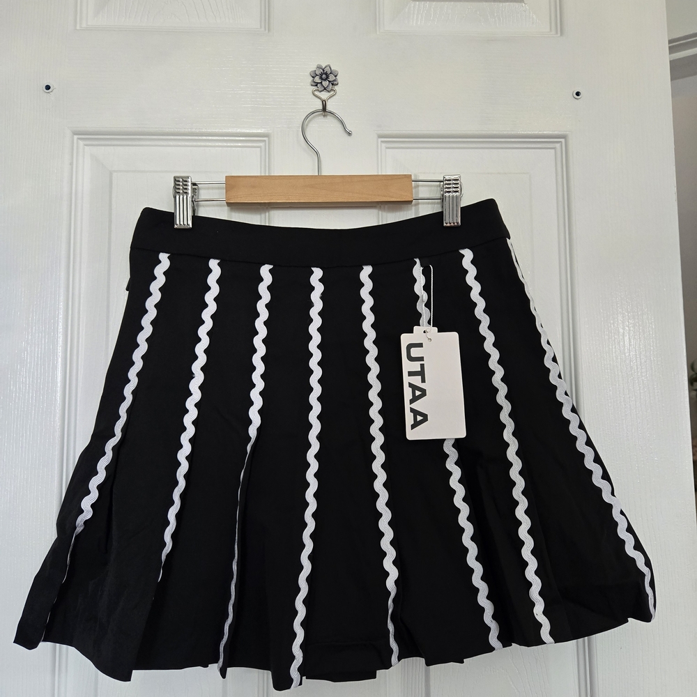 Black and White Mini Golf Skirt with inner shorts